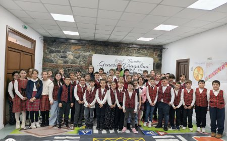 Polițiștii învață elevii din Oravița să circule în siguranță