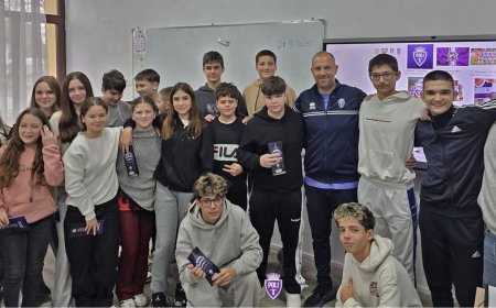 Vlad Bura, antrenorul juniorilor U15, le-a vorbit elevilor despre succes și valori