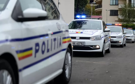 IMPACT VIOLENT ÎNTRE MAȘINĂ ȘI TRAMVAI