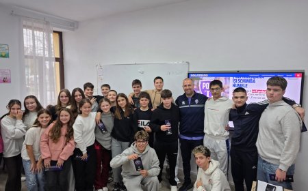 „Fii propriul tău erou”: elevii Școlii Gimnaziale Șandra învață de la un profesionist