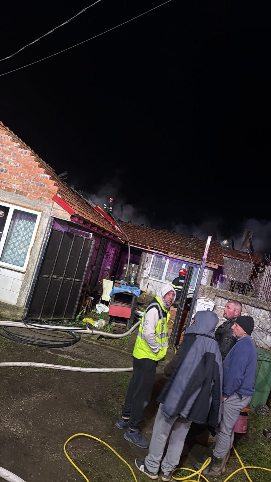 INCENDIU DEVASTATOR ÎN SUSANI: FAMILIE RĂMASĂ FĂRĂ CASĂ