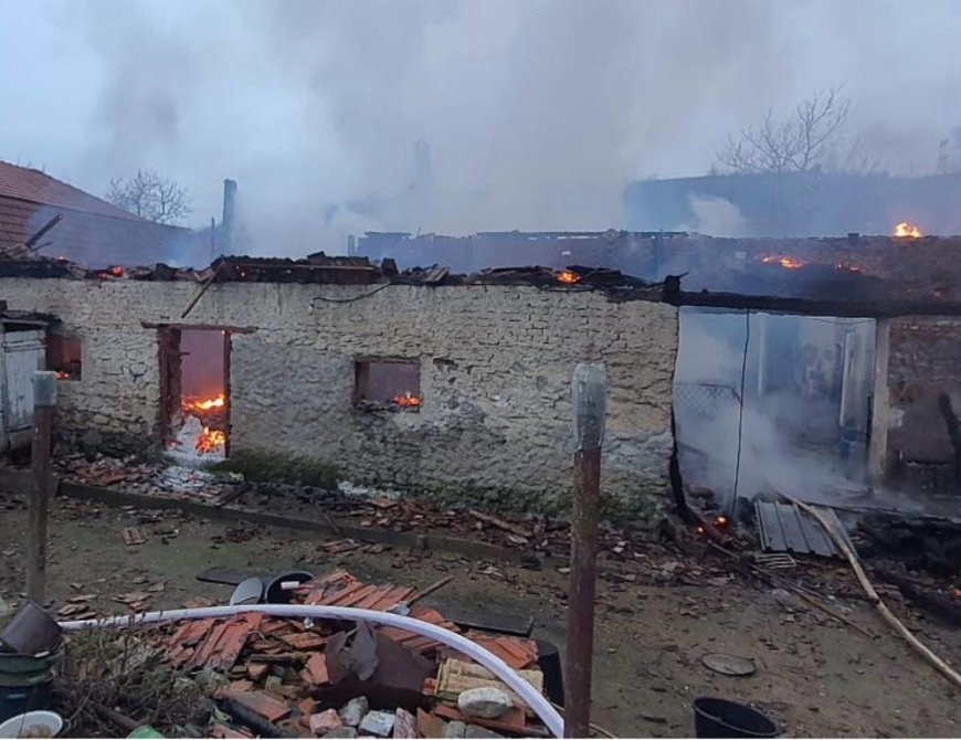 Casă mistuită de flăcări la Giurgiova