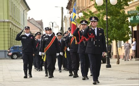 Pompierii arădeni, în slujba comunității de Ziua Națională
