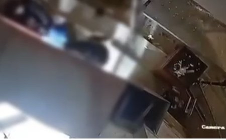 [VIDEO] ANGAJAȚII UNUI SUPERMARKET BĂTUȚI ÎN TIMPUL UNEI TÂLHĂRII