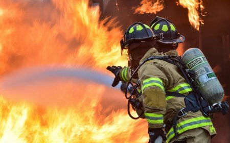 INCENDIU IZBUCNIT ÎNTR-O BUCĂTĂRIE. PROPRIETARII NU ERAU ACASĂ