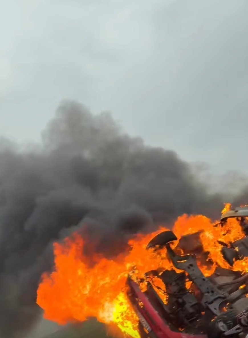 O MAȘINĂ ARDE CA O TORȚĂ PE A1