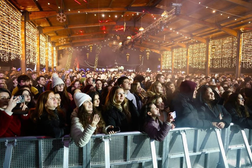 LIGHTS OF THE VILLAGE A DEBUTAT CU MII DE VIZITATORI ȘI ATMOSFERĂ DE SĂRBĂTOARE LA MUZEUL SATULUI BĂNĂȚEAN