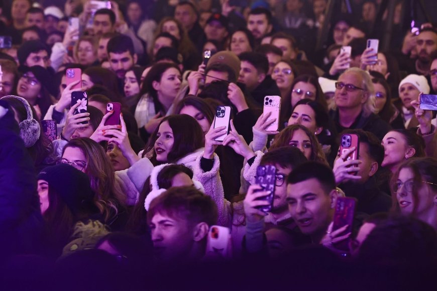 LIGHTS OF THE VILLAGE A DEBUTAT CU MII DE VIZITATORI ȘI ATMOSFERĂ DE SĂRBĂTOARE LA MUZEUL SATULUI BĂNĂȚEAN