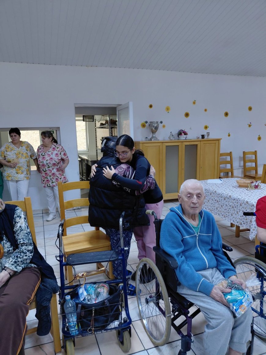 BUCURIE LA AZILUL DE BĂTRÂNI REȘIȚA