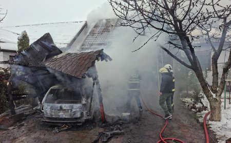 MOMENTE DE GROAZĂ LA GIROC! AUTOTURISM ÎN FLĂCĂRI, PERSOANE RĂNITE
