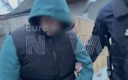 SUSPECTUL CARE AR FI FURNIZAT DROGURILE CRIMINALULUI DE 13 ANI, RIDICAT DE ANCHETATORI