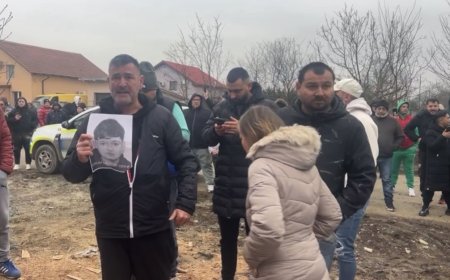 SÂNMIHAIU ROMÂN A EXPLODAT: Oamenii au înconjurat casa criminalului de 13 ani!