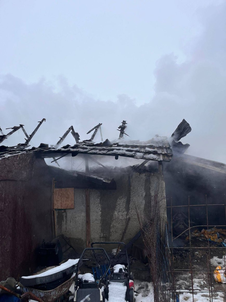 INTERVENȚIE A POMPIERILOR LA GRABAȚ: AUTORITĂȚILE REAMINTESC REGULILE ESENȚIALE DE PREVENIRE A INCENDIILOR