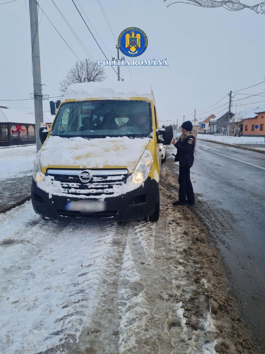 MICROBUZELE ȘCOLARE, VERIFICATE DE POLIȚIȘTII RUTIERI