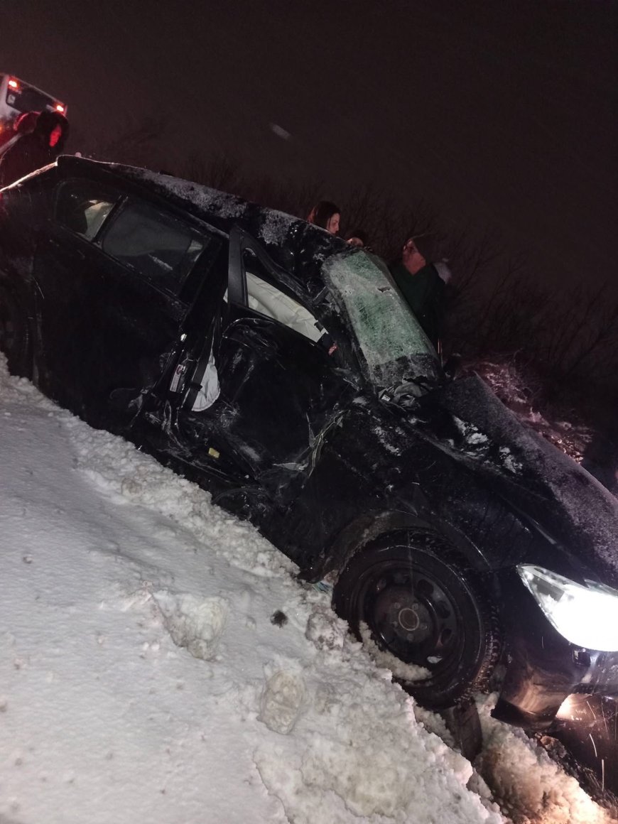 ACCIDENT GRAV ÎN TIMIŞ! IMPACT VIOLENT ÎNTRE O MAȘINA ȘI UN AUTOBUZ