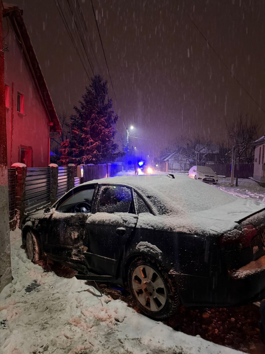 ACCIDENT RUTIER ÎN SÂNNICOLAU MARE, O TÂNĂRĂ RĂNITĂ DUPĂ CE O MAȘINĂ A LOVIT UN STÂLP