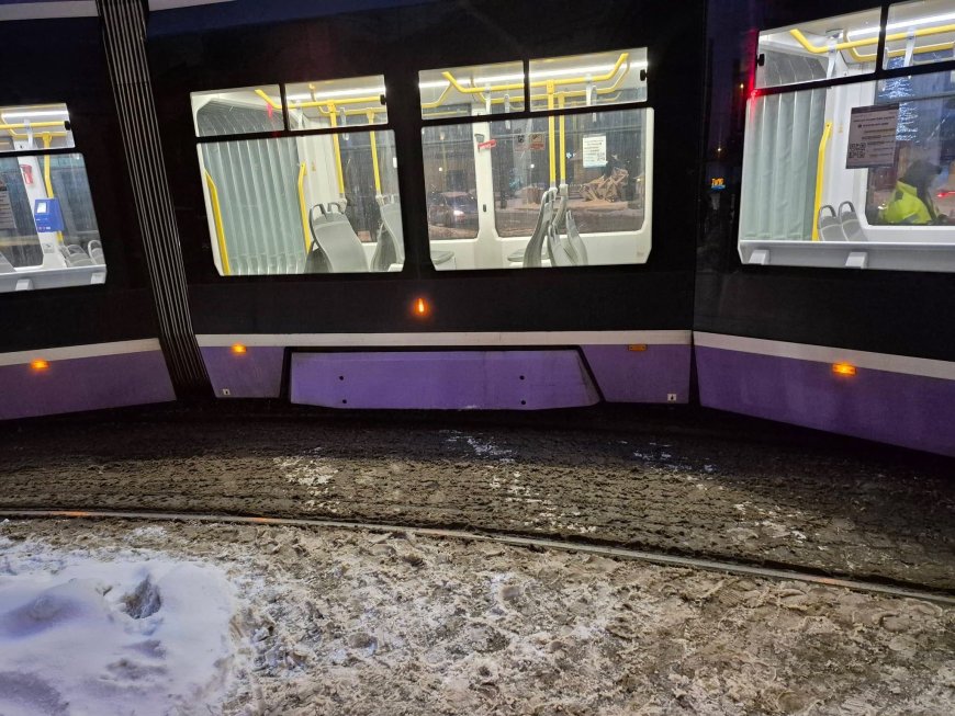 TRAMVAI DERAIAT ÎN PIAȚA TRAIAN
