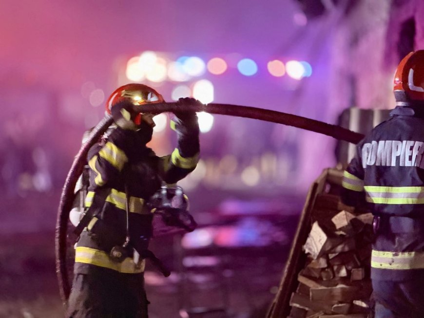 INCENDIU LA O LOCUINȚĂ DIN CENEI: DOUĂ PERSOANE TRANSPORTATE LA SPITAL
