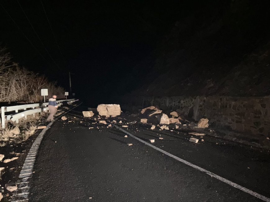 Căderi masive de rocă pe DN57