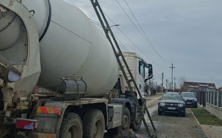 Remetea Mare rămâne fără curent din cauza unui stâlp avariat