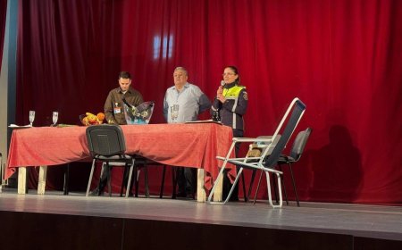 Teatru cu mesaj preventiv pentru elevi, la Oravița și Moldova Nouă