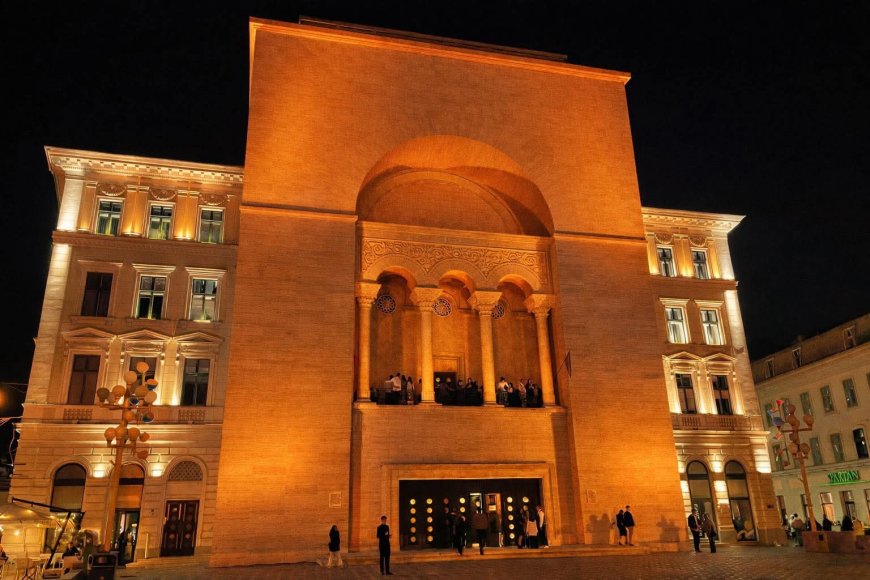 OPERA VA STRĂLUCI ÎN PORTOCALIU