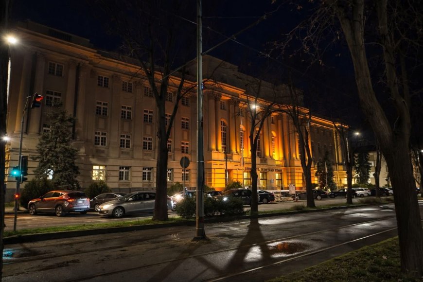 Palatul Administrativ din Timișoara, iluminat în portocaliu de Ziua Luptei contra Cancerului