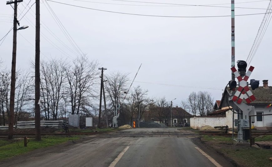 Reparații la trecerea la nivel cu calea ferată din Cărpiniș
