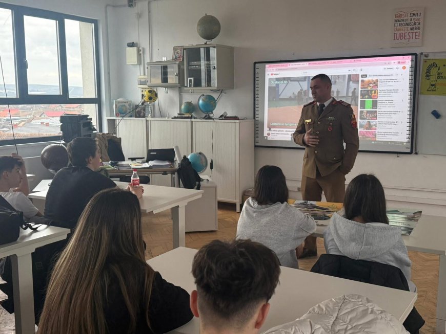 Elevii din Recaș explorează oportunitățile carierei militare