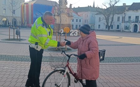 Polițiștii locali au oferit mărțișoare doamnelor