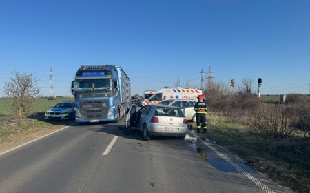 Accident. Trei persoane rănite după ce un șofer de 80 de ani a intrat pe contrasens
