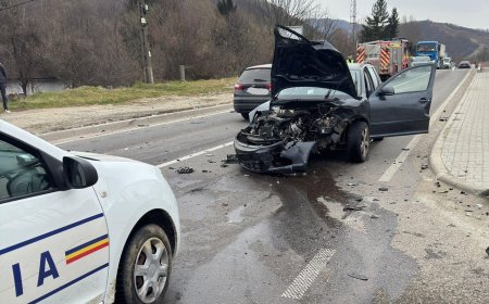 Circulație restricționată pe DN 68, la Oțelu Roșu, după un accident rutier