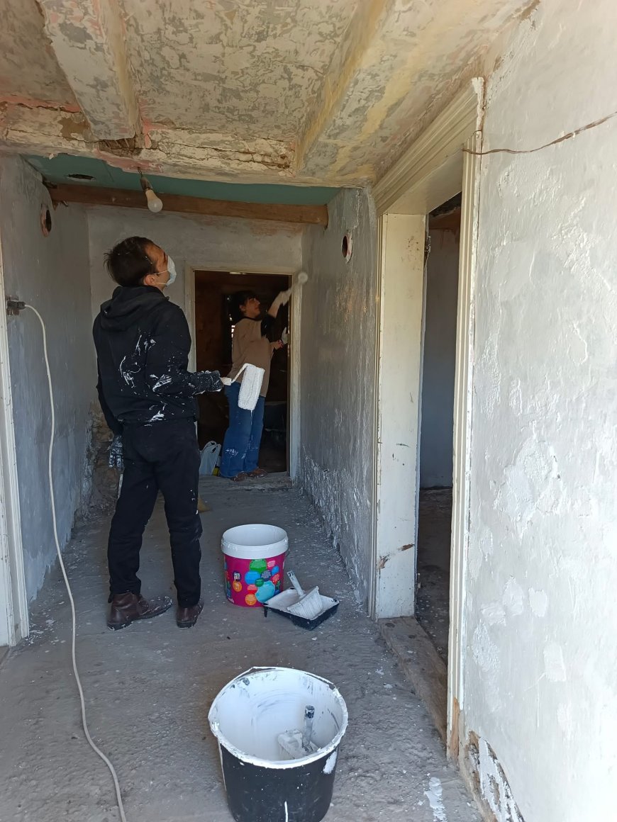 Voluntarii aduc primăvara în casa lui Adrian și Lucica din Ciclova