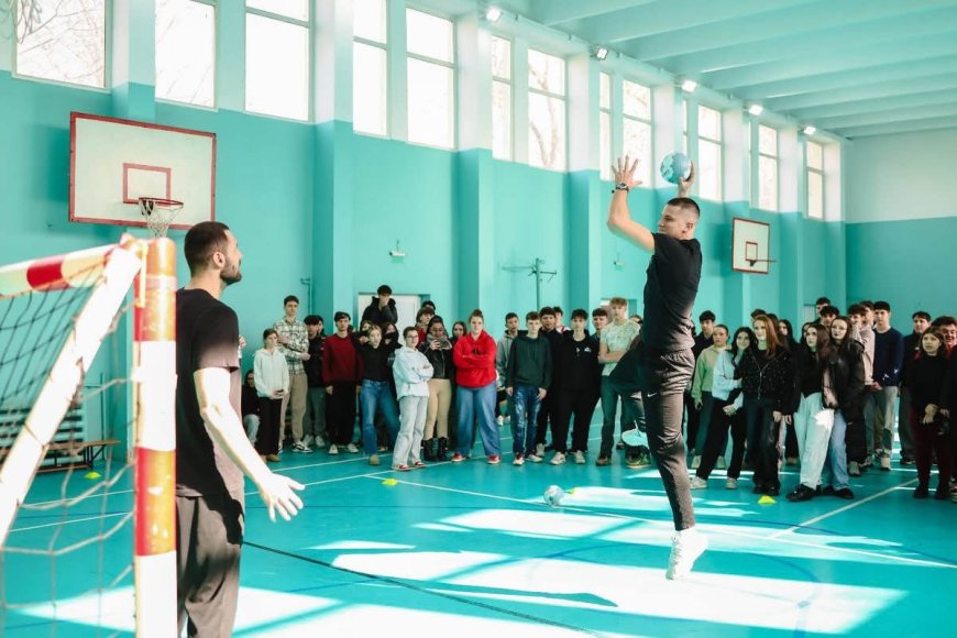 „Pauza mare cu SCM Timișoara”: sport în școli pentru cei mici