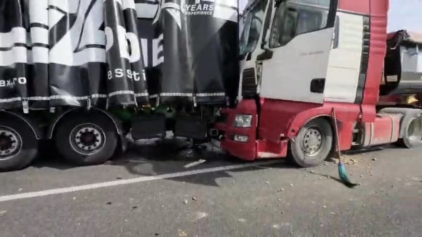 Accident cu două autotrenuri și un autoturism pe E70