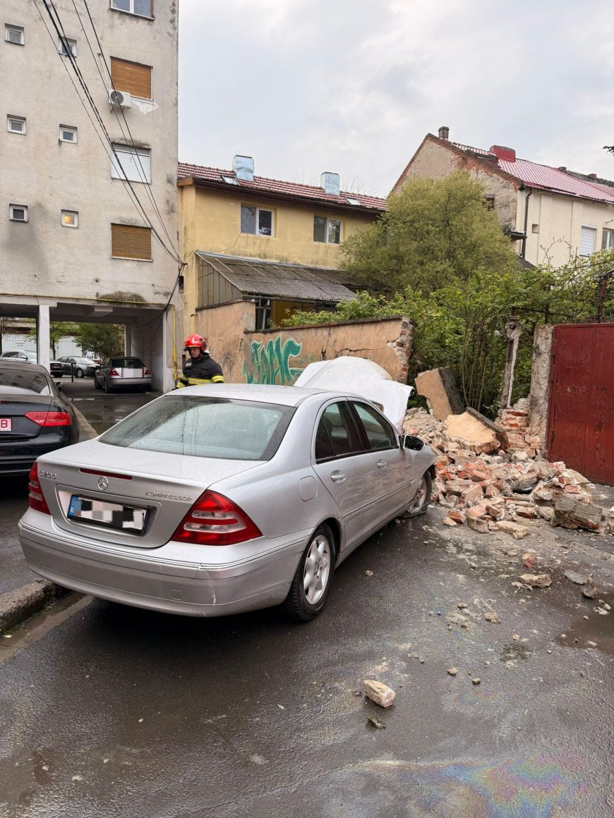A lovit 6 mașini până să se oprească într-un gard