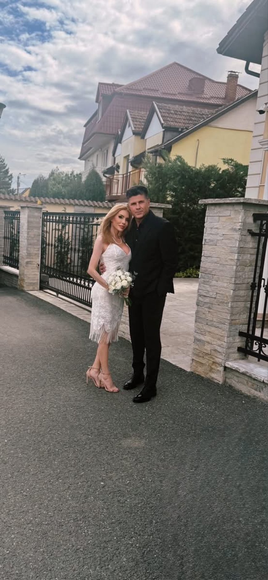 Stelian Ogică i-a jurat iubire blondinei Paula Cojocari