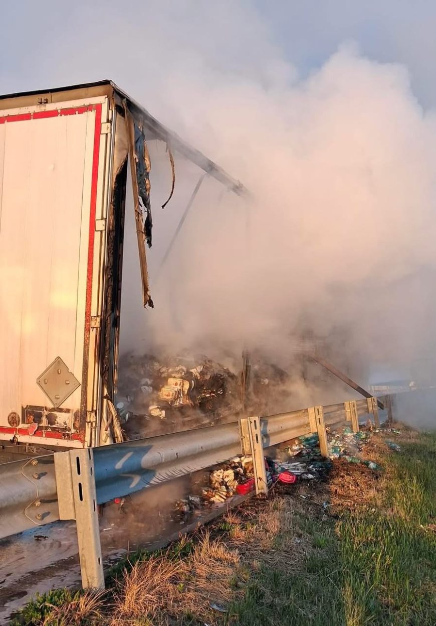 Incendiu la remorca unui autotren pe autostrada A1, în zona Balinț. Trafic restricționat spre Arad