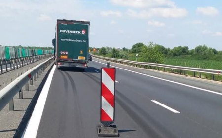 Bandă de autostradă blocată