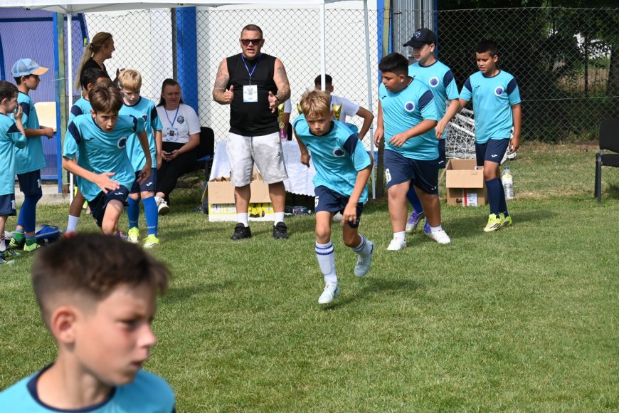 Banat Football Festival a transformat Sacoșu Turcesc în capitala fotbalului juvenil. 64 de echipe și sute de copii uniți de pasiunea pentru sport