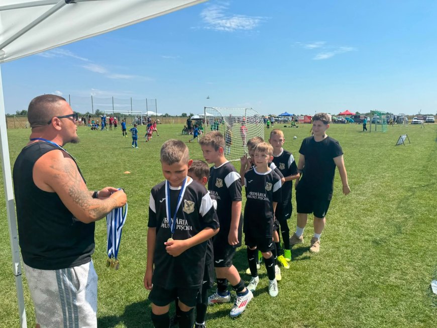 Banat Football Festival a transformat Sacoșu Turcesc în capitala fotbalului juvenil. 64 de echipe și sute de copii uniți de pasiunea pentru sport