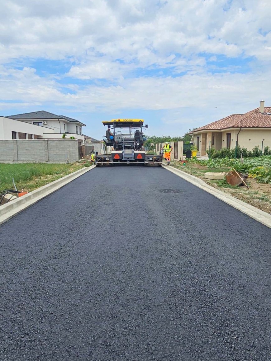 Se asfaltează o stradă din Ghiroda