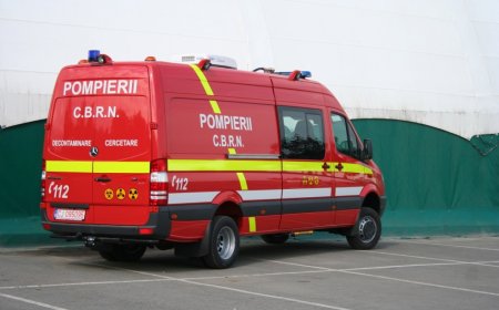 Autocamion încărcat cu hipoclorit răsturnat la Coșava