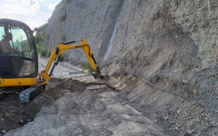 Banda de urgență de pe A1, închisă temporar în zona Șoimuș-Mintia