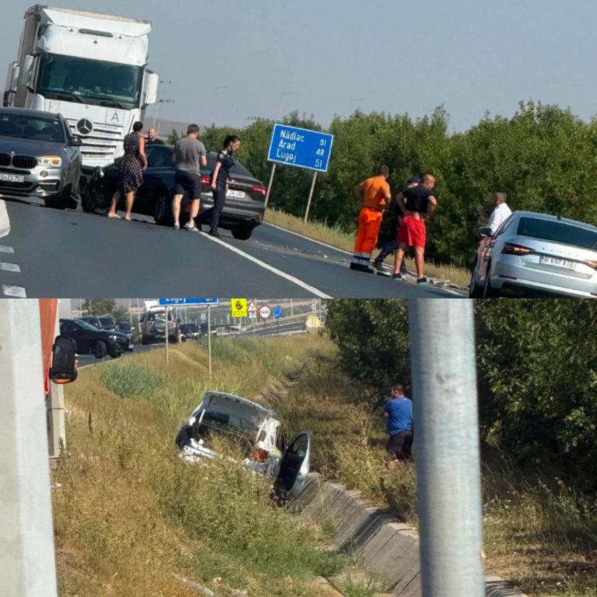 Autospecială de poliție lovită la ieșirea din Remetea Mare