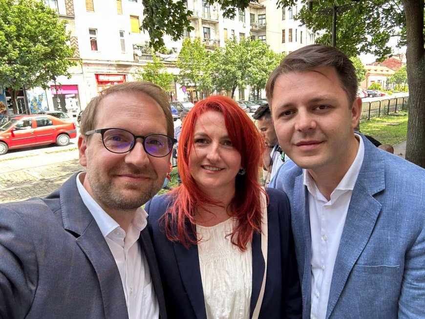 Ruben Lațcău luptă alături de Dominic Fritz
