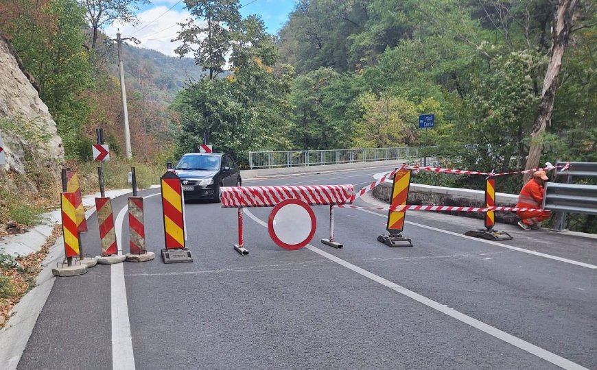 DN 67D, închis la Băile Herculane din cauza incendiului din Parcul Domogled